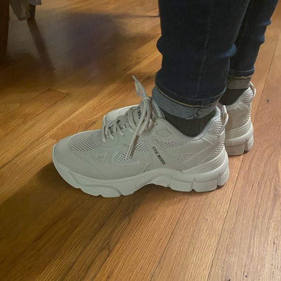 Steve Madden Sneakers - Picture 9 of 10